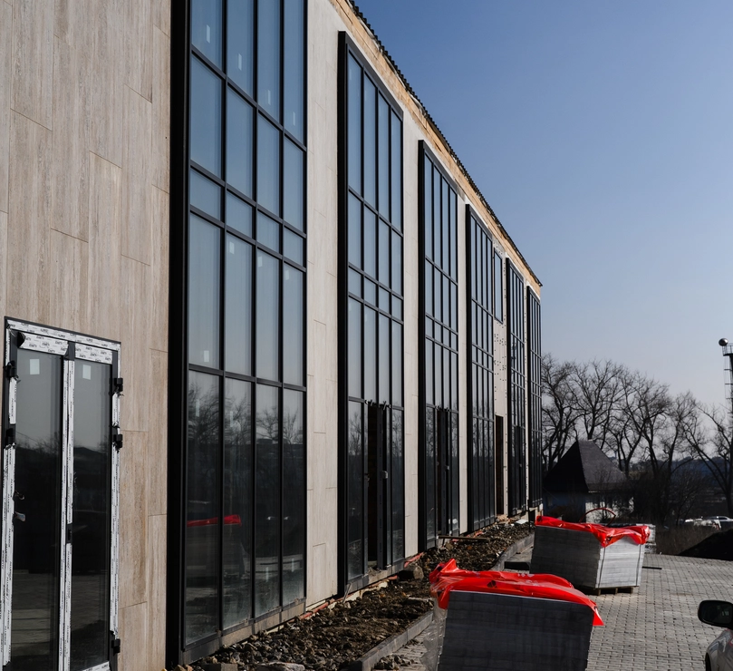 Торговий комплекс на вул. Морозенка